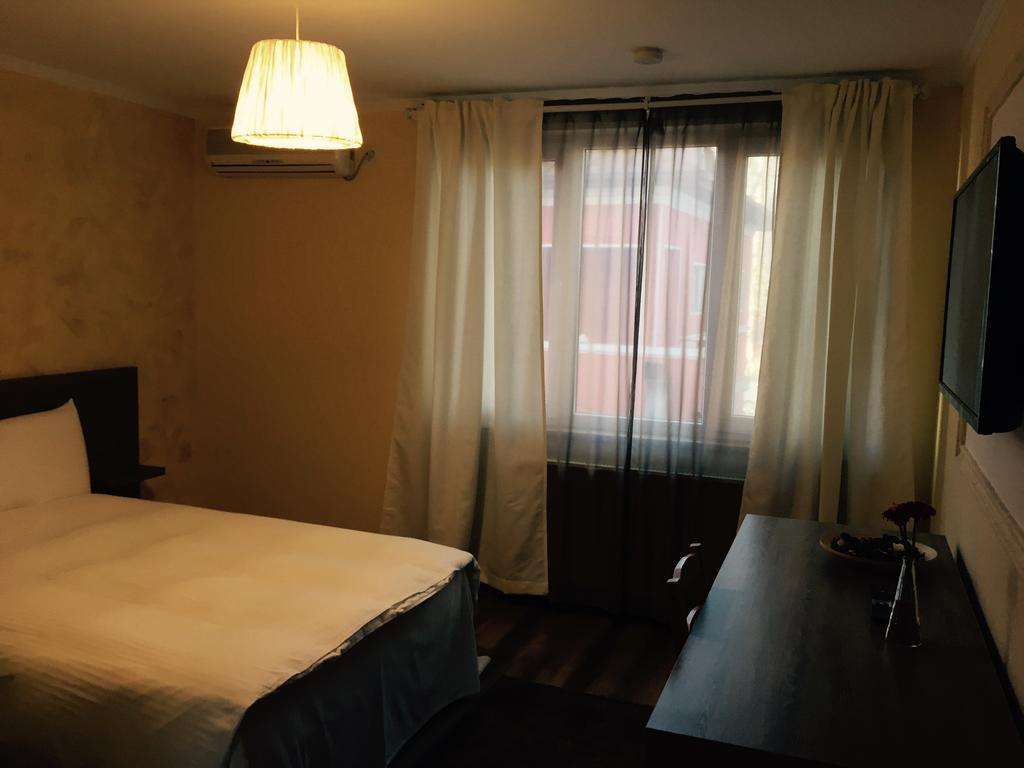 Hotel Mic Βουκουρέστι Δωμάτιο φωτογραφία